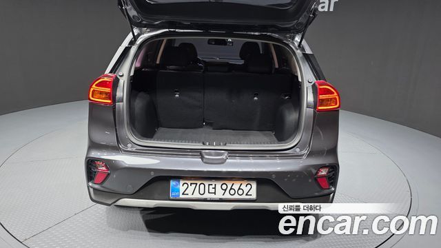 Kia Niro 1.6 HEV Prestige 2020 — фото 20