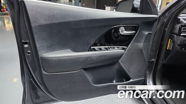 Kia Niro 1.6 HEV Prestige 2020 — фото 24