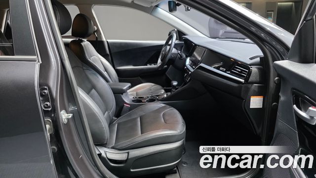 Kia Niro 1.6 HEV Prestige 2020 — фото 26