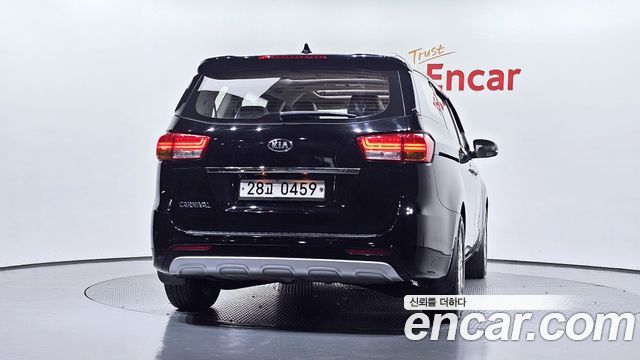 Kia Carnival 9-seater Prestige 2017 — фото 4