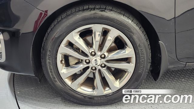 Kia Carnival 9-seater Prestige 2017 — фото 5