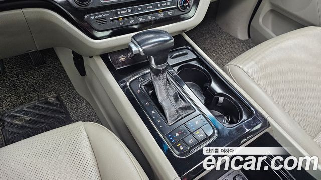 Kia Carnival 9-seater Prestige 2017 — фото 9