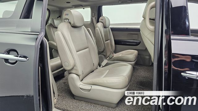 Kia Carnival 9-seater Prestige 2017 — фото 11