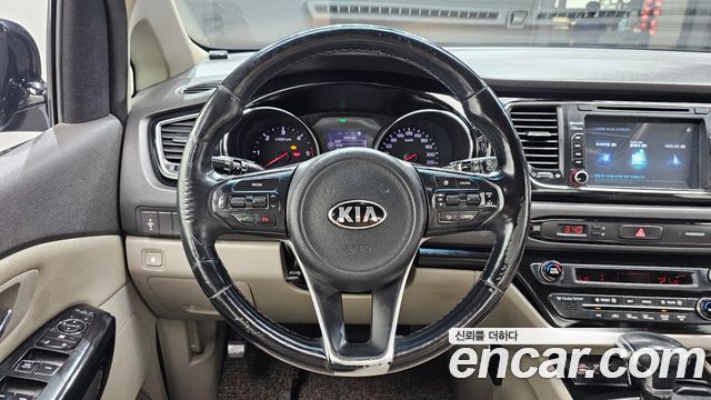Kia Carnival 9-seater Prestige 2017 — фото 12