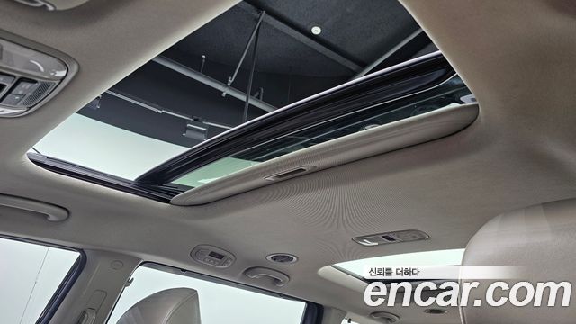 Kia Carnival 9-seater Prestige 2017 — фото 18