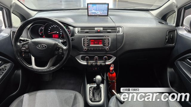 Kia Pride 4DR 1.4 MPI Trendy 2016 — фото 7