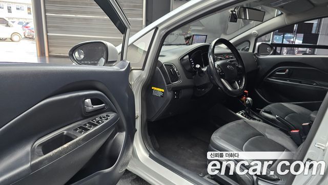 Kia Pride 4DR 1.4 MPI Trendy 2016 — фото 10