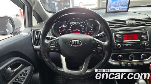 Kia Pride 4DR 1.4 MPI Trendy 2016 — фото 13