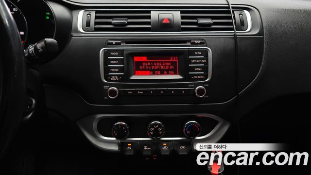 Kia Pride 4DR 1.4 MPI Trendy 2016 — фото 14