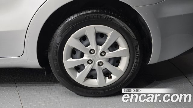 Kia Pride 4DR 1.4 MPI Trendy 2016 — фото 21