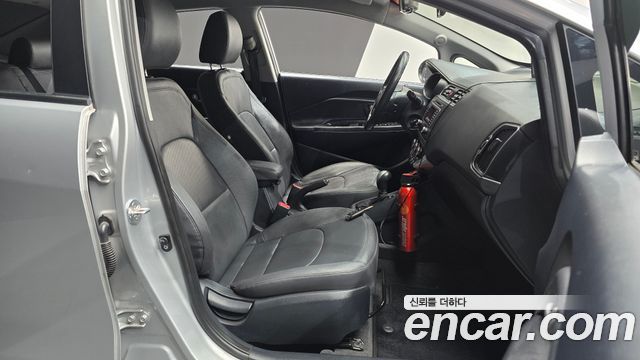 Kia Pride 4DR 1.4 MPI Trendy 2016 — фото 26