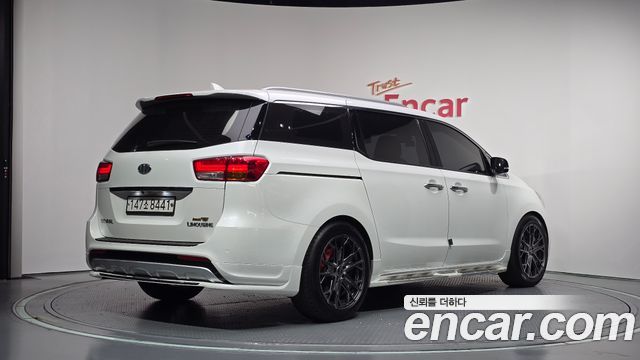 Kia Carnival 7-seater Limousine VIP 2018 — фото 2