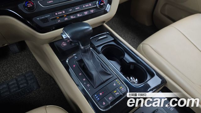 Kia Carnival 7-seater Limousine VIP 2018 — фото 9