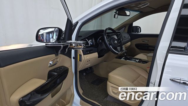 Kia Carnival 7-seater Limousine VIP 2018 — фото 10