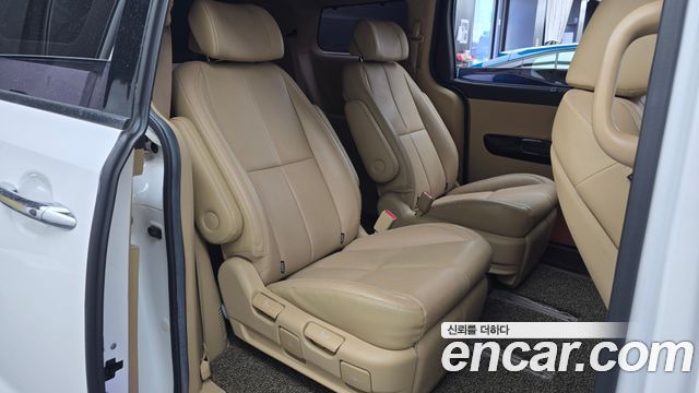 Kia Carnival 7-seater Limousine VIP 2018 — фото 11