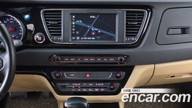 Kia Carnival 7-seater Limousine VIP 2018 — фото 13