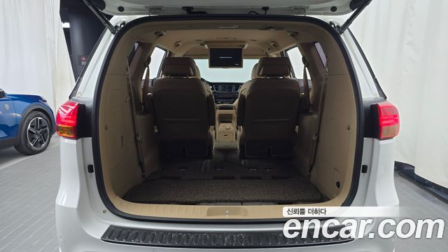 Kia Carnival 7-seater Limousine VIP 2018 — фото 19