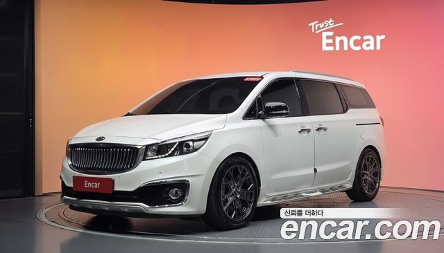 Kia Carnival 7-seater Limousine VIP