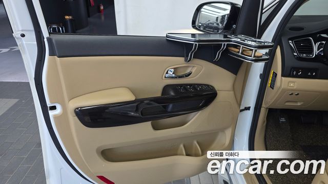 Kia Carnival 7-seater Limousine VIP 2018 — фото 24