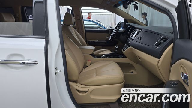 Kia Carnival 7-seater Limousine VIP 2018 — фото 26
