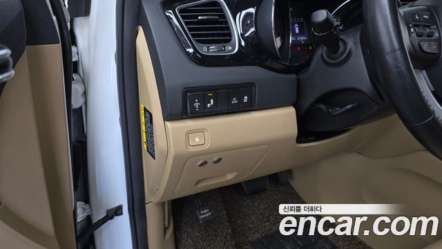 Kia Carnival 7-seater Limousine VIP 2018 — фото 30