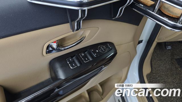 Kia Carnival 7-seater Limousine VIP 2018 — фото 33