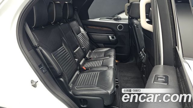 Land Rover Discovery 5 3.0 TD6 HSE Luxury 2018 — фото 11