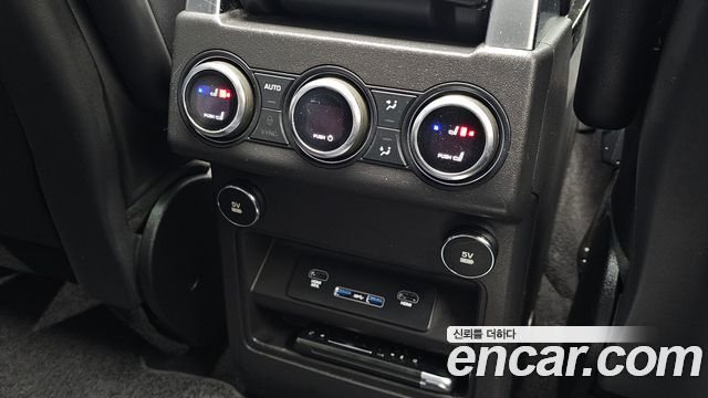 Land Rover Discovery 5 3.0 TD6 HSE Luxury 2018 — фото 18