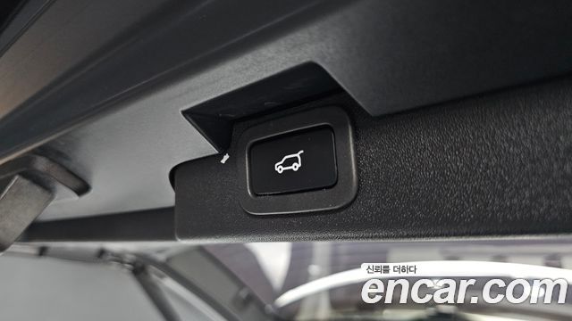 Land Rover Discovery 5 3.0 TD6 HSE Luxury 2018 — фото 19