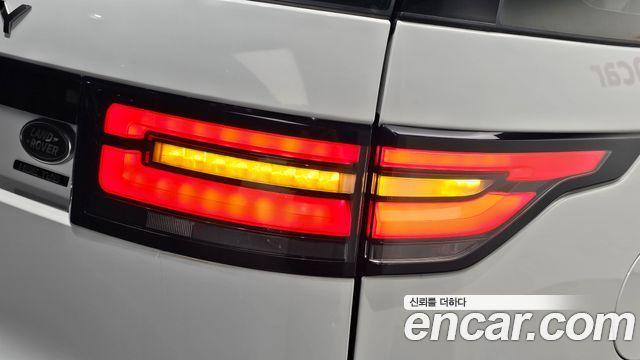 Land Rover Discovery 5 3.0 TD6 HSE Luxury 2018 — фото 23