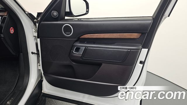 Land Rover Discovery 5 3.0 TD6 HSE Luxury 2018 — фото 24
