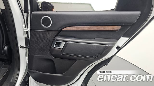 Land Rover Discovery 5 3.0 TD6 HSE Luxury 2018 — фото 25