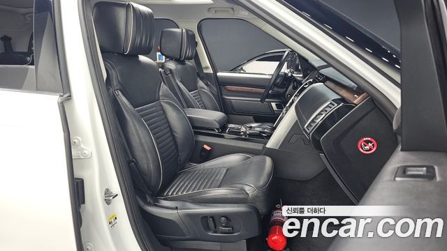 Land Rover Discovery 5 3.0 TD6 HSE Luxury 2018 — фото 26
