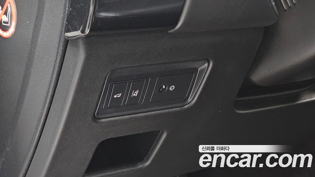Land Rover Discovery 5 3.0 TD6 HSE Luxury 2018 — фото 27
