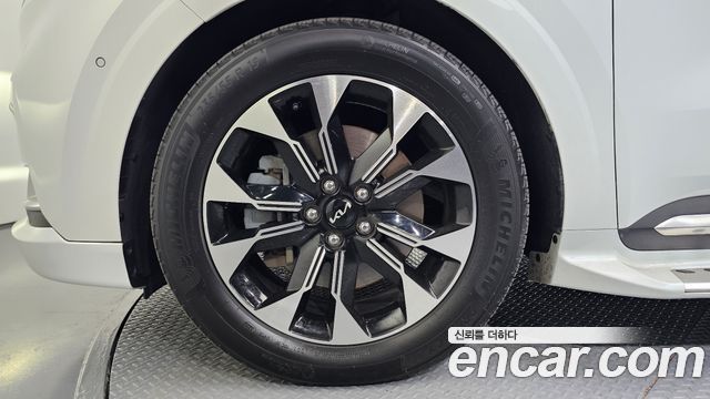 Kia Carnival (IV) Diesel 9-Seater Hi-Limousine Signature 2023 — фото 5