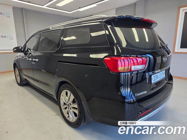 Kia Carnival 9-seater Noblesse 2015 — фото 3