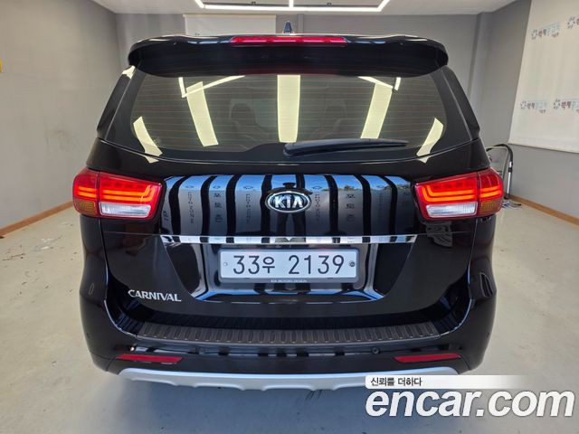 Kia Carnival 9-seater Noblesse 2015 — фото 4