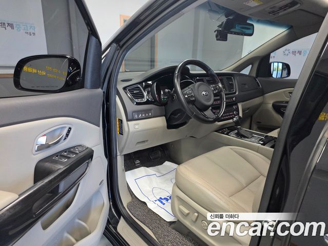 Kia Carnival 9-seater Noblesse 2015 — фото 6