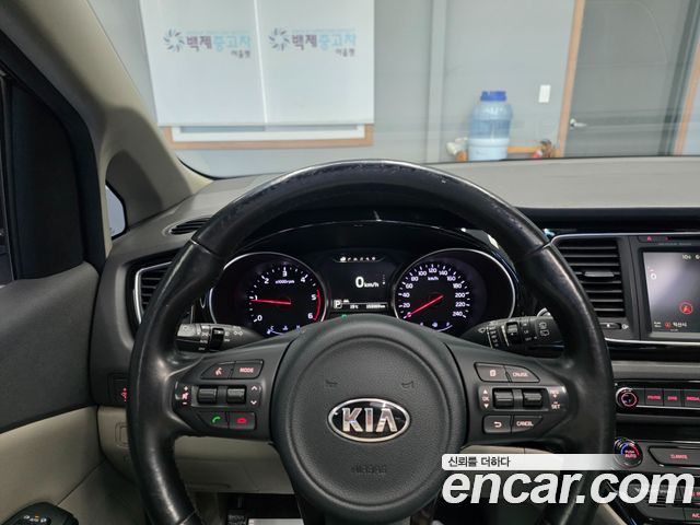 Kia Carnival 9-seater Noblesse 2015 — фото 10