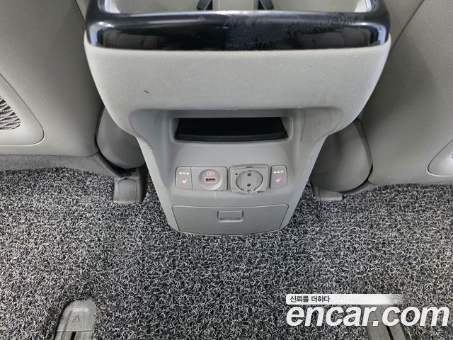 Kia Carnival 9-seater Noblesse 2015 — фото 20