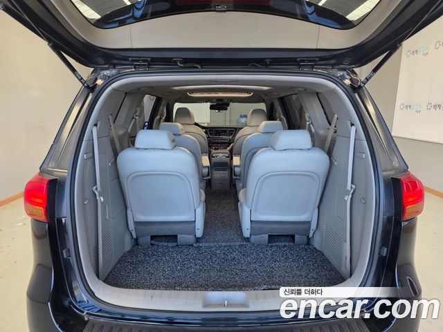 Kia Carnival 9-seater Noblesse 2015 — фото 23