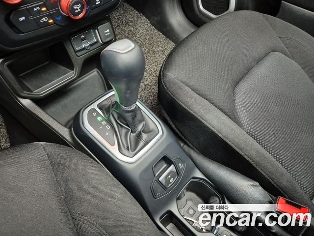 Jeep Renegade 2.4 Longitude 2021 — фото 10