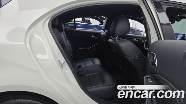 Mercedes-Benz A-Class (W176) A200 2017 — фото 12