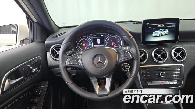 Mercedes-Benz A-Class (W176) A200 2017 — фото 13