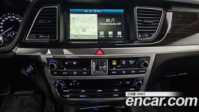 Genesis G80 3.3 GDI AWD Luxury 2017 — фото 12
