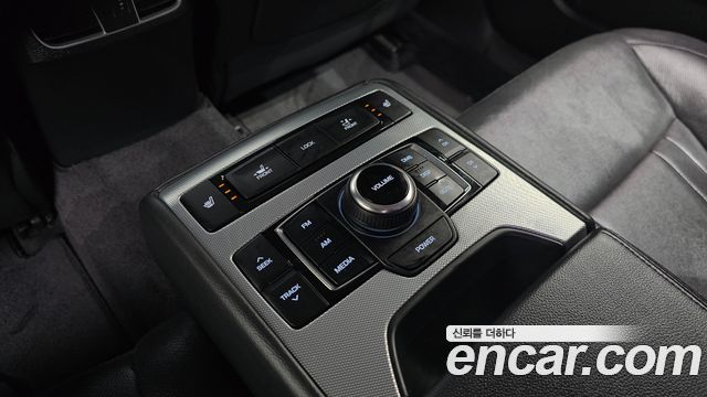 Genesis G80 3.3 GDI AWD Luxury 2017 — фото 19