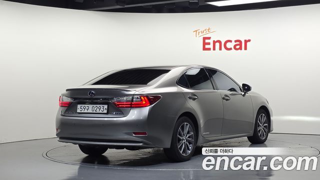 Lexus ES300h Supreme XV60 2017 — фото 2