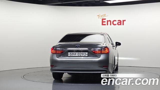 Lexus ES300h Supreme XV60 2017 — фото 4
