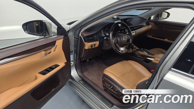 Lexus ES300h Supreme XV60 2017 — фото 10