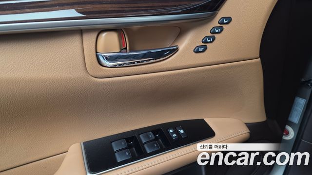 Lexus ES300h Supreme XV60 2017 — фото 12